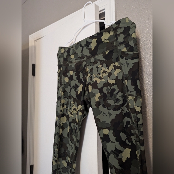 Women's camo workout leggings LG - Picture 2 of 4